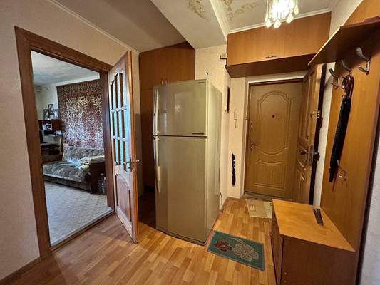 Продам трехкомнатную (3-комн.) квартиру, Набережная ул, 83, Симферополь г