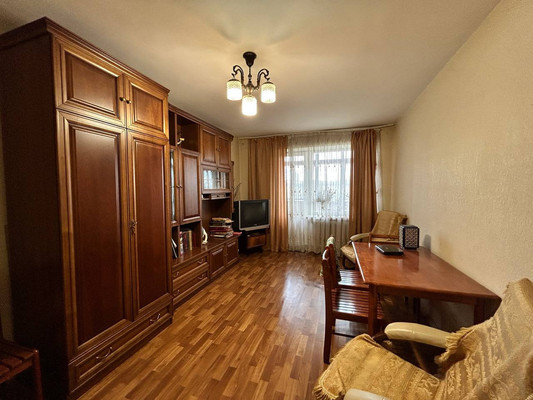 Продам трехкомнатную (3-комн.) квартиру, Набережная ул, 83, Симферополь г