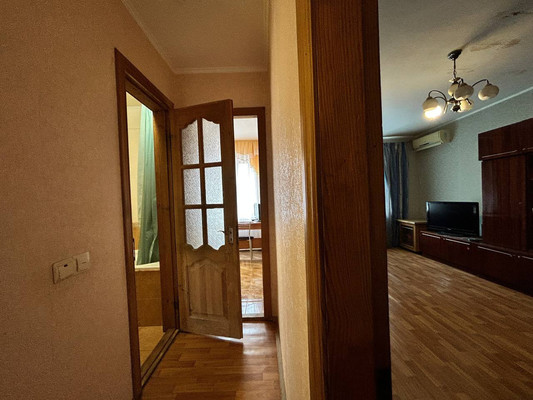 Продам трехкомнатную (3-комн.) квартиру, Набережная ул, 83, Симферополь г