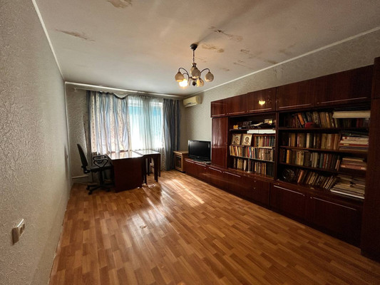 Продам трехкомнатную (3-комн.) квартиру, Набережная ул, 83, Симферополь г