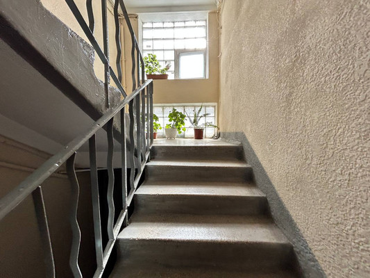 Продам трехкомнатную (3-комн.) квартиру, Набережная ул, 83, Симферополь г