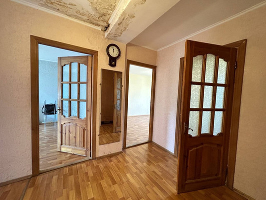Продам трехкомнатную (3-комн.) квартиру, Набережная ул, 83, Симферополь г
