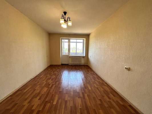 Продам трехкомнатную (3-комн.) квартиру, Набережная ул, 83, Симферополь г