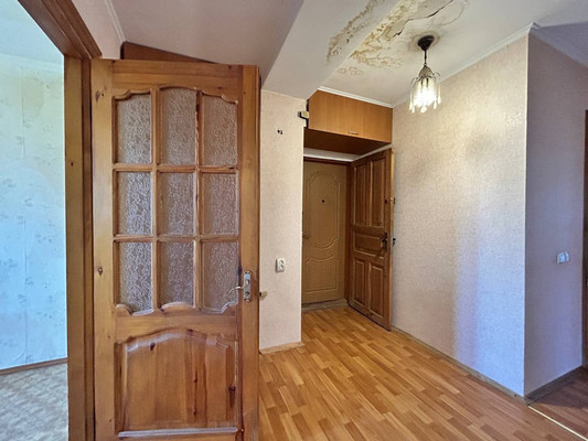 Продам трехкомнатную (3-комн.) квартиру, Набережная ул, 83, Симферополь г