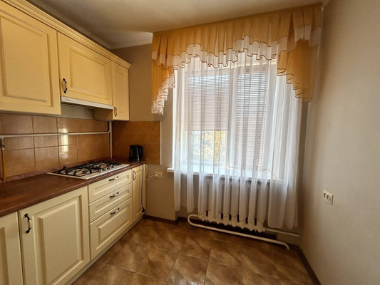 Продам трехкомнатную (3-комн.) квартиру, Набережная ул, 83, Симферополь г