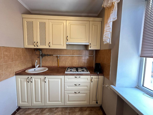Продам трехкомнатную (3-комн.) квартиру, Набережная ул, 83, Симферополь г