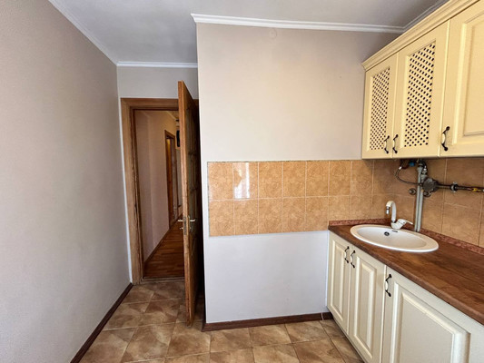 Продам трехкомнатную (3-комн.) квартиру, Набережная ул, 83, Симферополь г