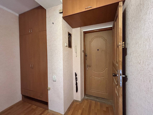 Продам трехкомнатную (3-комн.) квартиру, Набережная ул, 83, Симферополь г