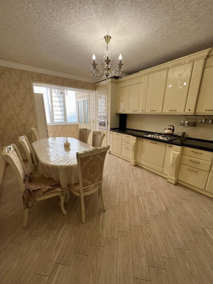Продам трехкомнатную (3-комн.) квартиру, Байсултанова ул, 35кА, Нальчик г