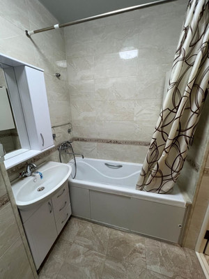 Продам трехкомнатную (3-комн.) квартиру, Байсултанова ул, 35кА, Нальчик г