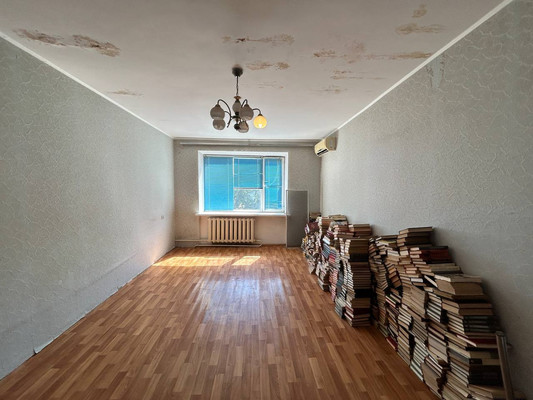 Продам трехкомнатную (3-комн.) квартиру, Набережная ул, 83, Симферополь г