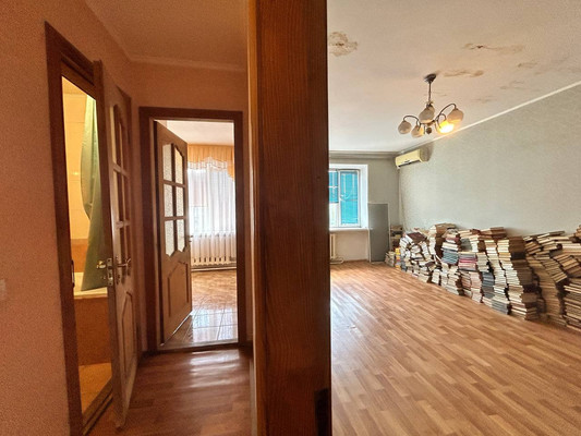 Продам трехкомнатную (3-комн.) квартиру, Набережная ул, 83, Симферополь г