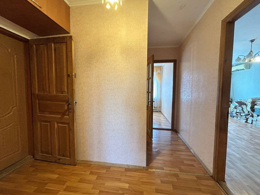 Продам трехкомнатную (3-комн.) квартиру, Набережная ул, 83, Симферополь г