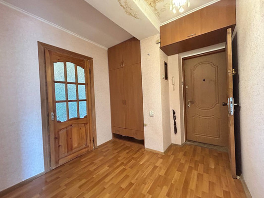 Продам трехкомнатную (3-комн.) квартиру, Набережная ул, 83, Симферополь г