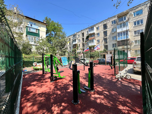 Продам трехкомнатную (3-комн.) квартиру, Набережная ул, 83, Симферополь г