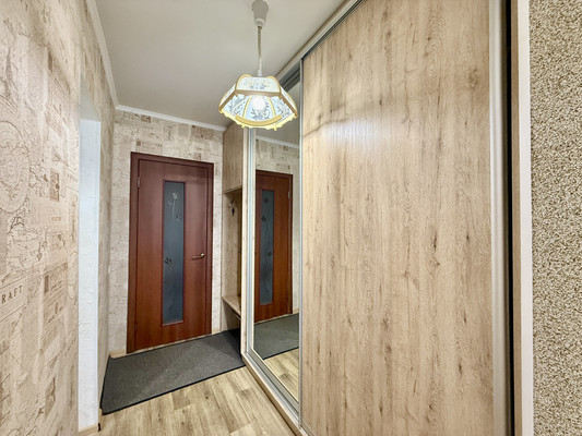 Продам двухкомнатную (2-комн.) квартиру, Индустриальная ул, 41, Симферополь г