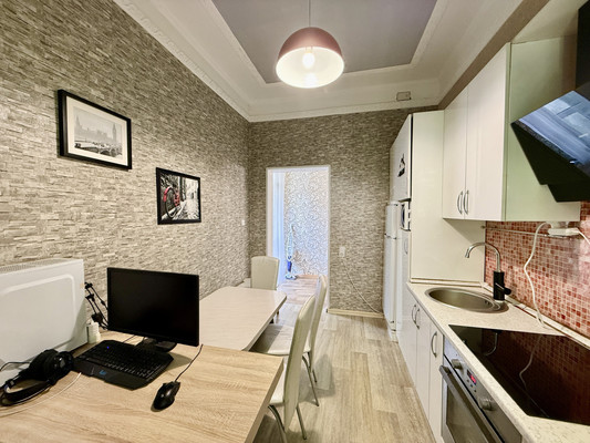 Продам двухкомнатную (2-комн.) квартиру, Индустриальная ул, 41, Симферополь г