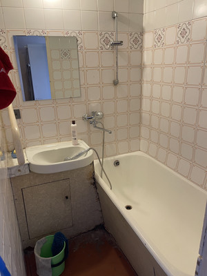 Продам трехкомнатную (3-комн.) квартиру, 9 Апреля ул, 38, Калининград г