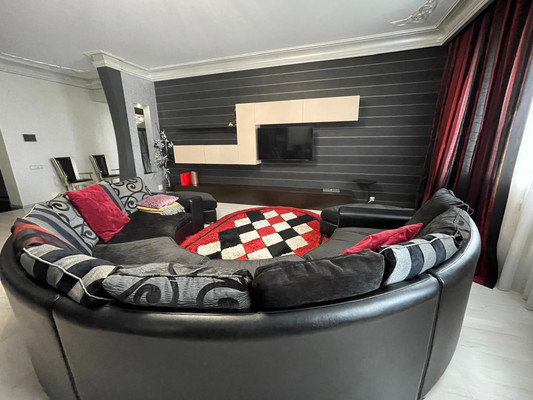 Продам трехкомнатную (3-комн.) квартиру, Пушкина ул, 41, Нальчик г