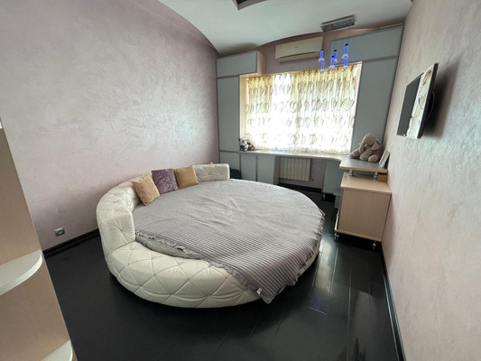 Продам трехкомнатную (3-комн.) квартиру, Пушкина ул, 41, Нальчик г