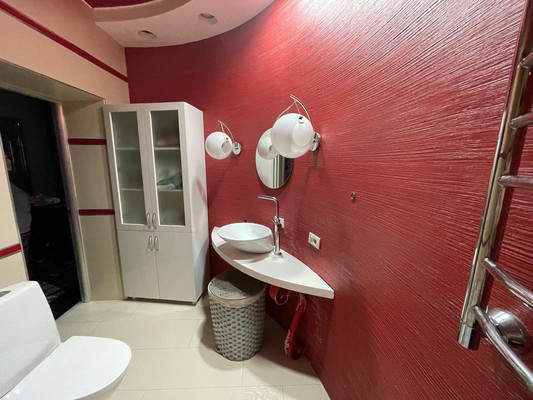 Продам трехкомнатную (3-комн.) квартиру, Пушкина ул, 41, Нальчик г