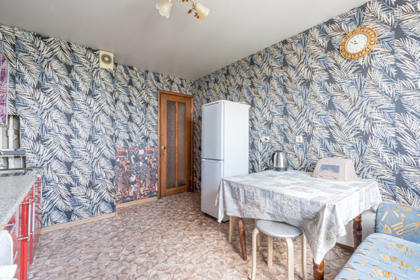 Продам двухкомнатную (2-комн.) квартиру, Айдарова ул, 15, Казань г