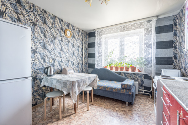 Продам двухкомнатную (2-комн.) квартиру, Айдарова ул, 15, Казань г