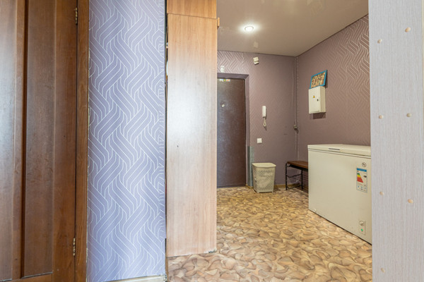 Продам двухкомнатную (2-комн.) квартиру, Айдарова ул, 15, Казань г