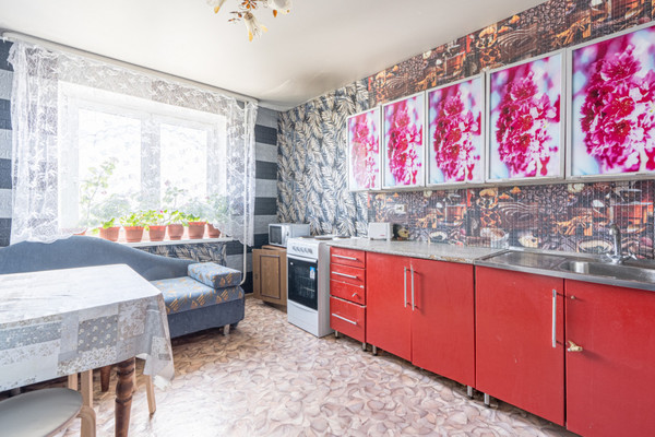 Продам двухкомнатную (2-комн.) квартиру, Айдарова ул, 15, Казань г