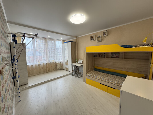 Продам трехкомнатную (3-комн.) квартиру, Октябрьский проезд, 18, Киров г