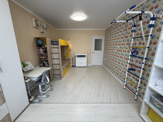 Продам трехкомнатную (3-комн.) квартиру, Октябрьский проезд, 18, Киров г