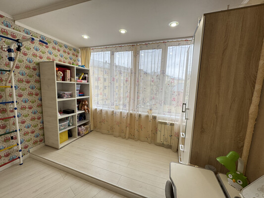 Продам трехкомнатную (3-комн.) квартиру, Октябрьский проезд, 18, Киров г