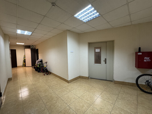 Продам трехкомнатную (3-комн.) квартиру, Октябрьский проезд, 18, Киров г