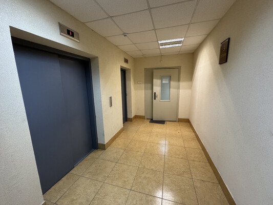 Продам трехкомнатную (3-комн.) квартиру, Октябрьский проезд, 18, Киров г