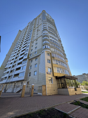 Продам трехкомнатную (3-комн.) квартиру, Октябрьский проезд, 18, Киров г