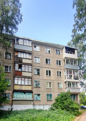 Продам трехкомнатную (3-комн.) квартиру, Чапаева ул, 34, Киров г