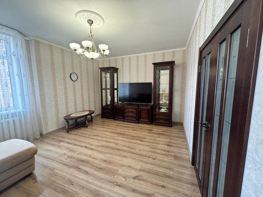 Продам трехкомнатную (3-комн.) квартиру, Ульяновская ул, 50, Ростов-на-Дону г