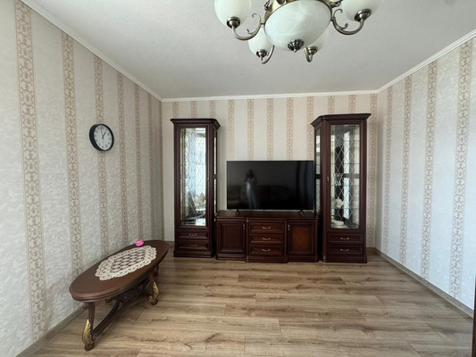 Продам трехкомнатную (3-комн.) квартиру, Ульяновская ул, 50, Ростов-на-Дону г