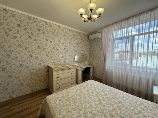 Продам трехкомнатную (3-комн.) квартиру, Ульяновская ул, 50, Ростов-на-Дону г