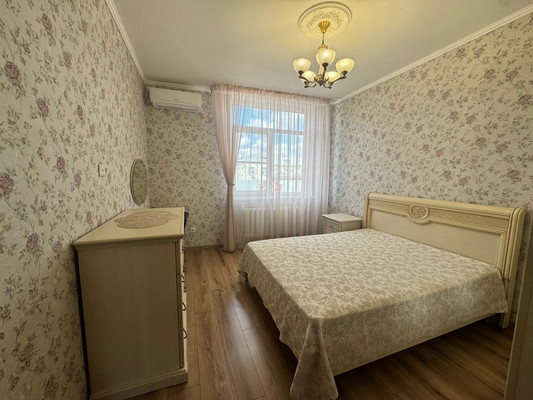Продам трехкомнатную (3-комн.) квартиру, Ульяновская ул, 50, Ростов-на-Дону г