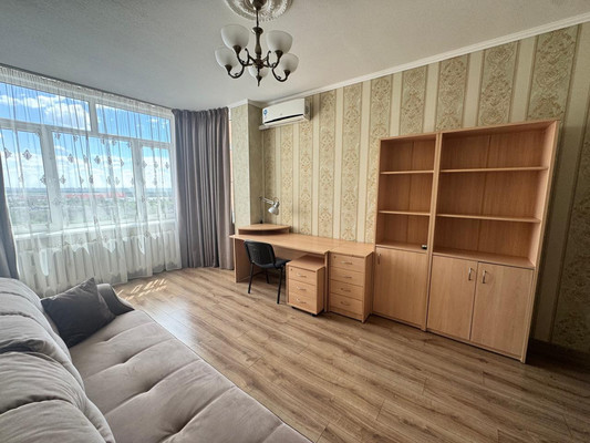 Продам трехкомнатную (3-комн.) квартиру, Ульяновская ул, 50, Ростов-на-Дону г