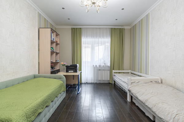 Продам трехкомнатную (3-комн.) квартиру, Адоратского ул, 1, Казань г
