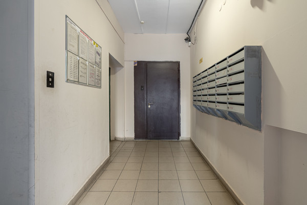 Продам трехкомнатную (3-комн.) квартиру, Адоратского ул, 1, Казань г