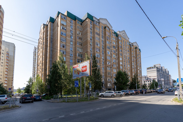 Продам трехкомнатную (3-комн.) квартиру, Адоратского ул, 1, Казань г