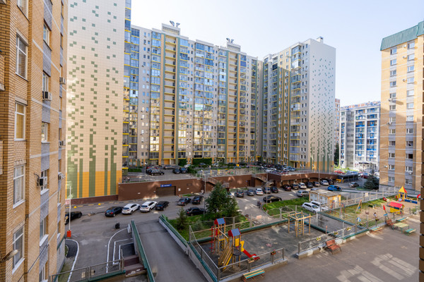 Продам трехкомнатную (3-комн.) квартиру, Адоратского ул, 1, Казань г