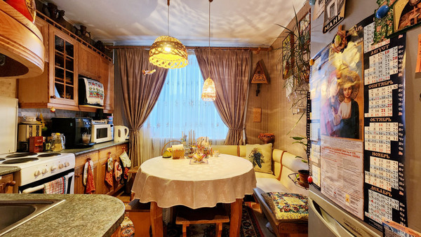 Продам двухкомнатную (2-комн.) квартиру, Октябрьская наб, 124к5, Санкт-Петербург г