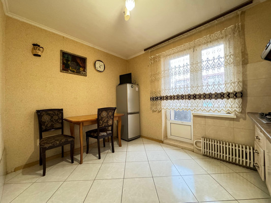Продам трехкомнатную (3-комн.) квартиру, Профсоюзная ул, 224кА, Вольный Аул кп