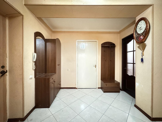 Продам трехкомнатную (3-комн.) квартиру, Профсоюзная ул, 224кА, Вольный Аул кп