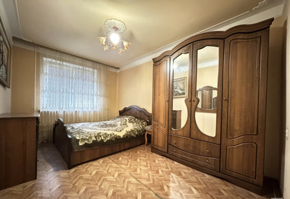 Продам трехкомнатную (3-комн.) квартиру, Профсоюзная ул, 224кА, Вольный Аул кп