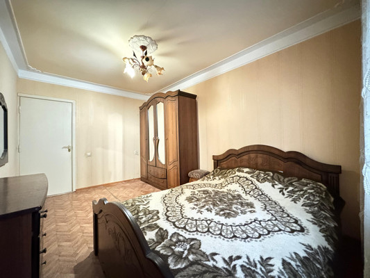 Продам трехкомнатную (3-комн.) квартиру, Профсоюзная ул, 224кА, Вольный Аул кп